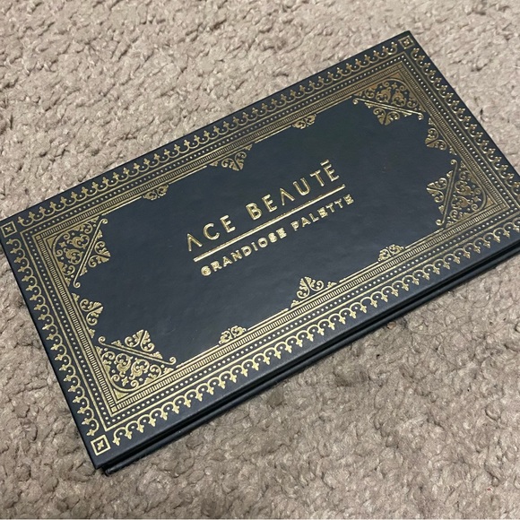 Ace Beauté Grandiose Eyeshadow Palette - Picture 2 of 2